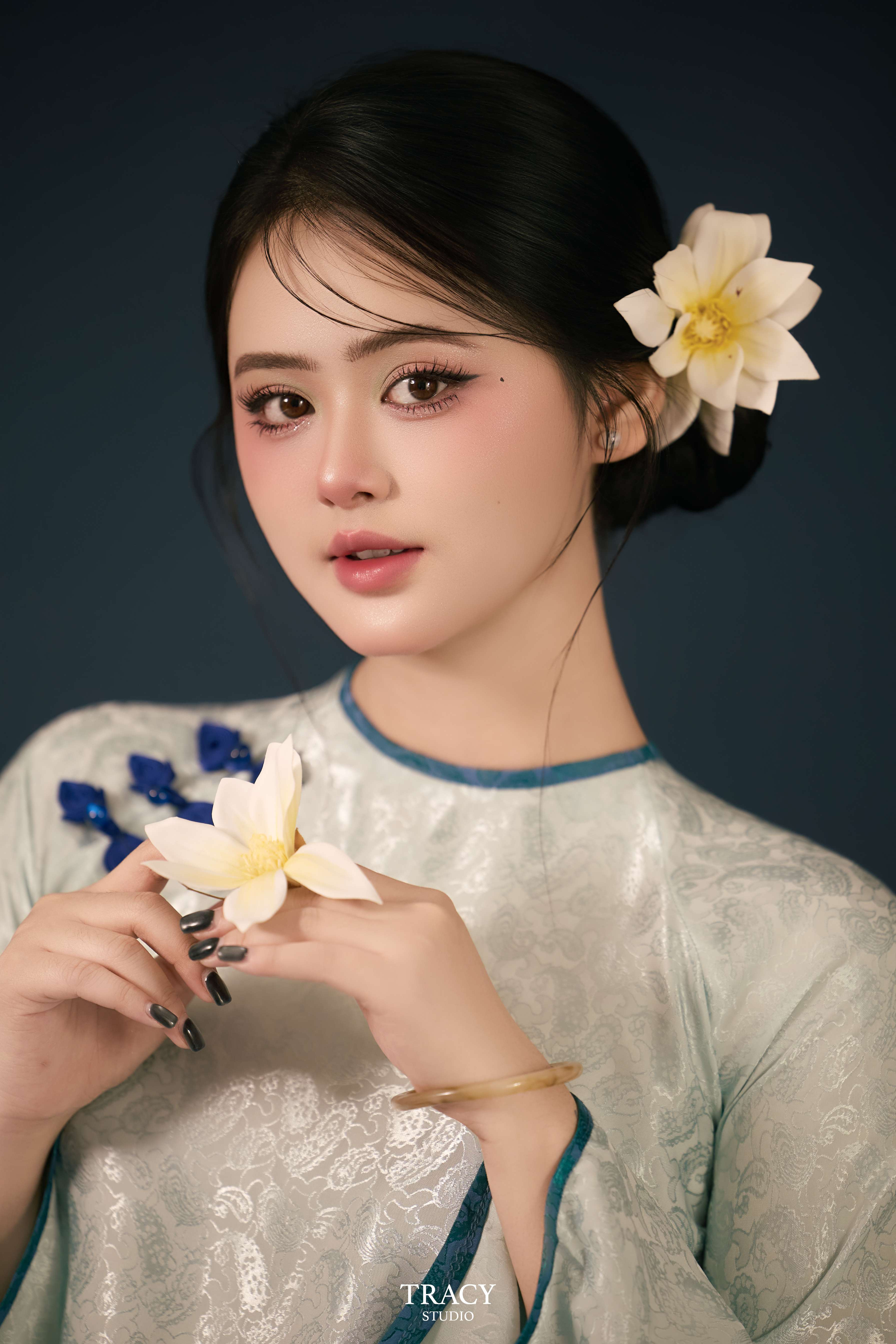 frontend/img/gallery/anh-tet-yem-ao-dai/tracy-studio-chup-concept-tet-moc-lan (7).jpg